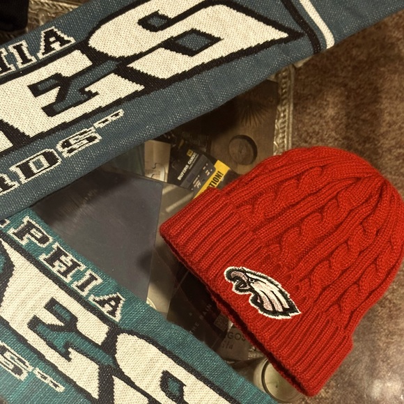 Philadelphia Eagles™️🦅ProShop GameDay Set🍁🧶🏈🧣🍁 - Picture 8 of 15